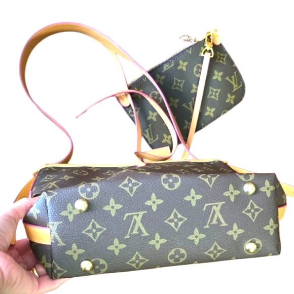 Monogram Brown Shoulder Bag - Picture 6 of 14